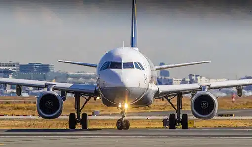 Using low-cost airline carrier plane to fly cheap and save money